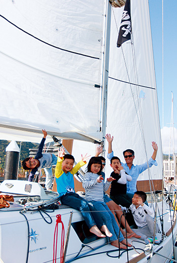 在這個烏石港內唯一的兒童帆船課，孩子學習操作帆船的基礎知識與技能